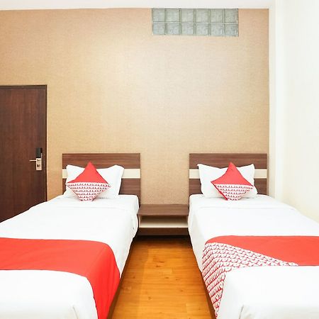 Oyo 275 Hotel Kita Surabaya Dış mekan fotoğraf